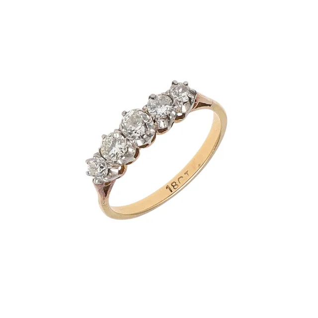 A DIAMOND FIVE STONE RING.