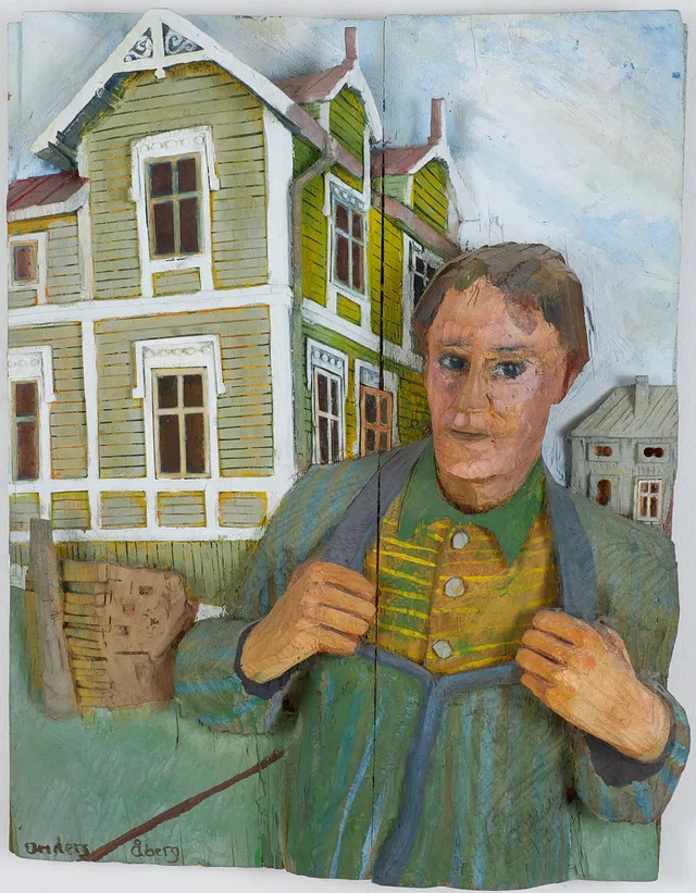 ANDERS ÅBERG. träskulptur, relief, motiv med man framför trähus, signerad.