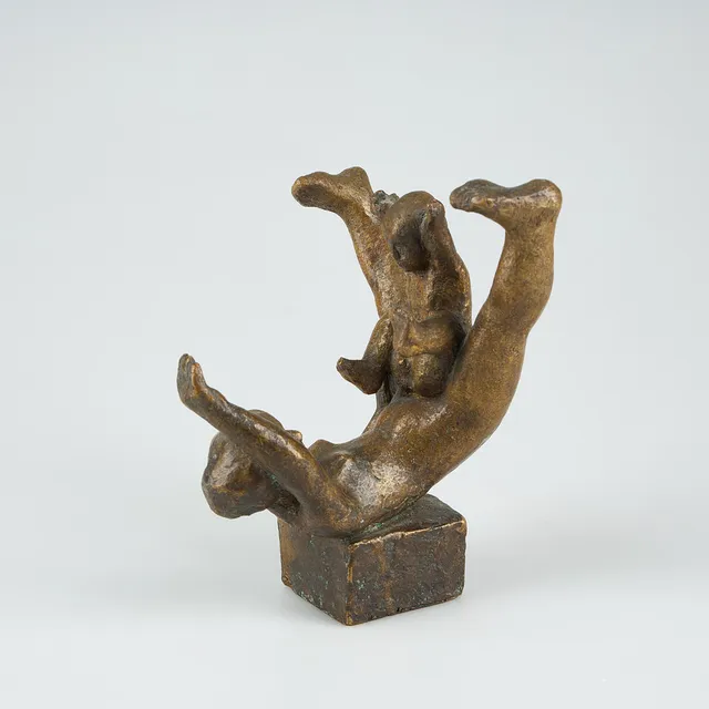 KAUKO RÄSÄNEN (1926-2015). Leken, signerad samt daterad 1950, bronsskulptur.