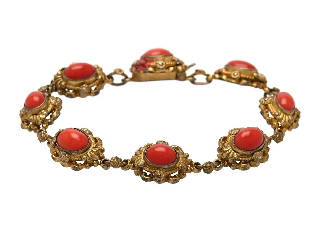 ARMBAND, förgyllt silver, koraller, längd 18 cm, vikt 16,6 g. — Smycken/Armband — Kaplans