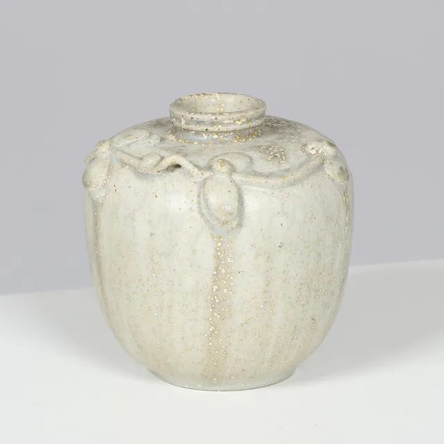 ARNE BANG (1901-83), vase af glaseret stentøj dekoreret med bladranke, Danmark, 1940/50'erne.