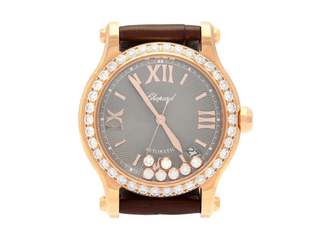 CHOPARD, Happy Sport, Cal SW300-1, Serie nr. 4045869, Boett nr. 4808, Ref nr. 274808-5014, unisex, 36 mm, 18K rosa guld, automatisk, safirglas, datum, glasbaksida, briljanter (7 st. TW/VVS, ca 0,35 ctv), briljantkrans (38 st. TW/VVS, ca 1,96 ctv), läderband, originalspänne i 18K rosa guld, cert, november 2018, box, ytterkartong. — Klockor/Chopard — Kaplans