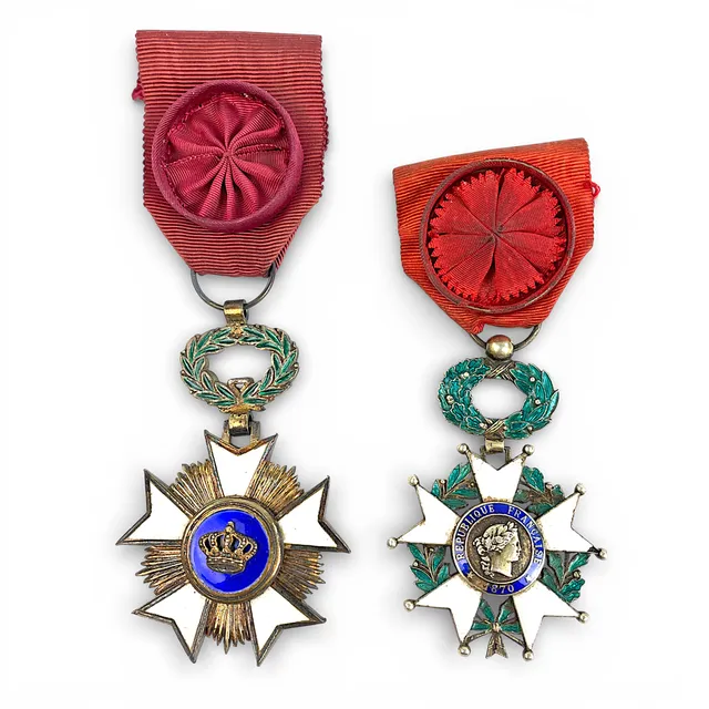 MEDALJER, Ordenstecken 2 st, Hederslegionen Frankrike, Kronorden Belgien.