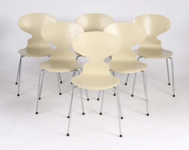 Arne Jacobsen. A set of six chairs, 'The Ant' with shells in bent veneered ash. (6)