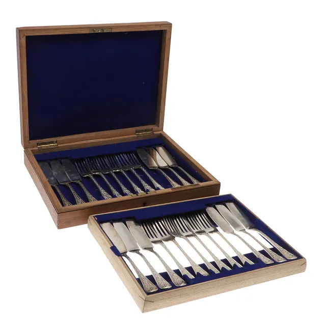 A CASED 19TH/EARLY 20TH CENTURY SILVER ELIZABETHAN PATTERN TWELVE PLACE FISH KNIFE AND FORK SET.