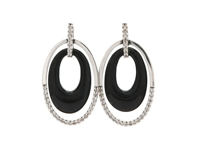 ÖRHÄNGEN, 18K vitguld, svart onyx, åttkantslipade diamanter ca 0,17 ctv, stift, höjd 2,6 cm, vikt 3,7 g.