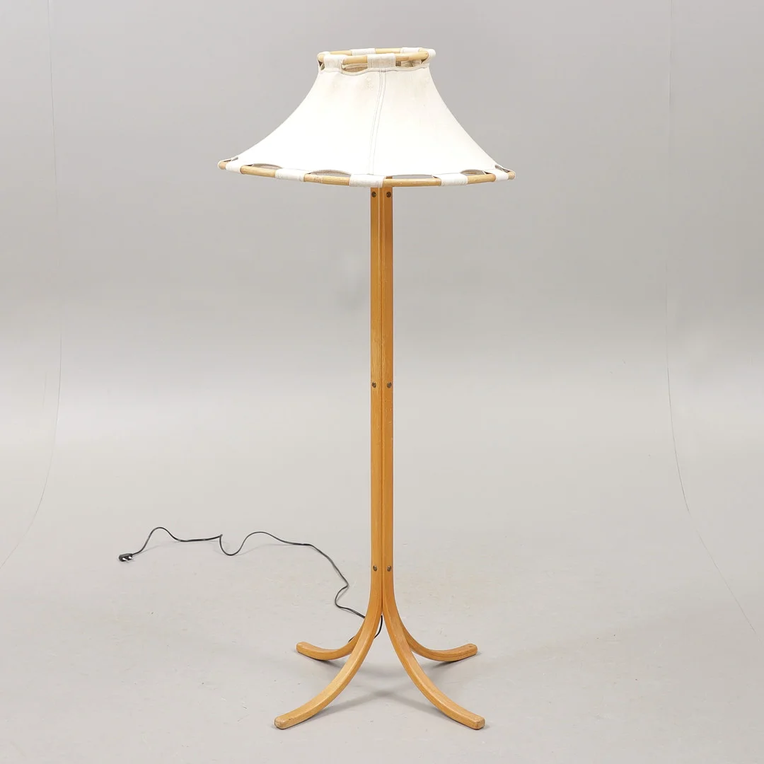 ANNA EHRNER. Golvlampa, "Anna", Ateljé Lyktan. — Floor lights — Växjö Auktionskammare