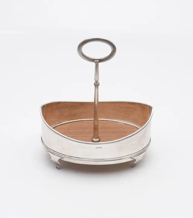 Cruet in silvery metal and wood by Fernando Valentí.