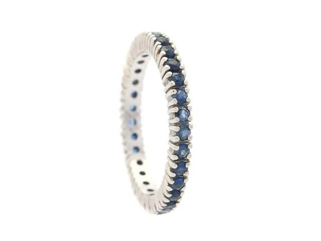 HELALLIANSRING, 14K vitguld, safirer, stl 16,75 mm, vikt 2,4 g.