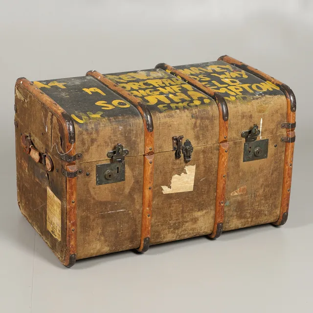 A VINTAGE TRAVELLERS TRUNK.