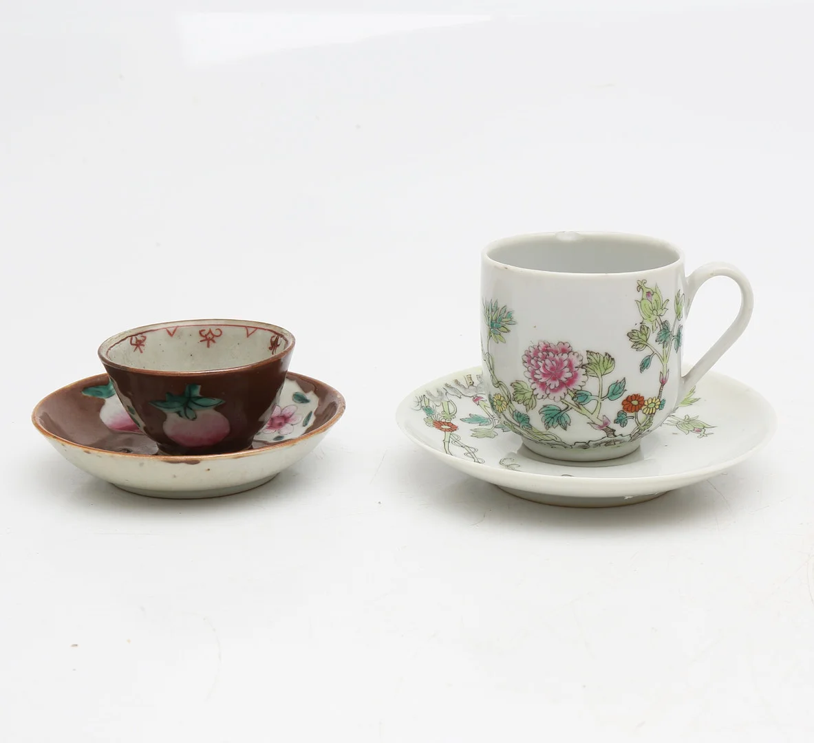Two Chinese Qing cups with their saucers in "rose family" porcelain, 19th Century and early 20th Century. — Oriental — Balclis