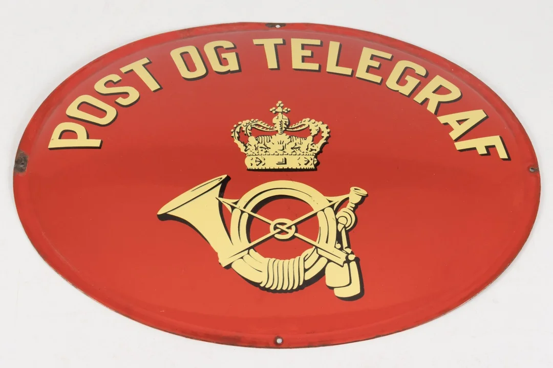 Ovalt emaljeskilt, 'POST OG TELEGRAF' — Hobby and collectibles/Collectibles — Lauritz