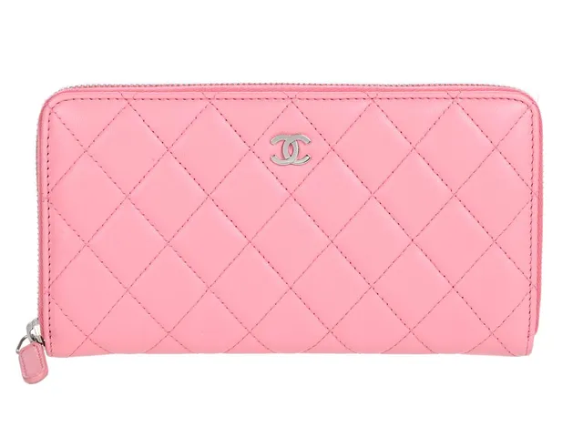 CHANEL, PLÅNBOK, Matelasse long Wallet, rosa quiltat lammskinn, silverfärgade beslag, 19,5x10,5x2 cm, mynt, sedlar, kontokort, hologrammärkt 15243625, år 2011, care booklet, originalkartong, små blå fläckar på baksidan. Good Condition.