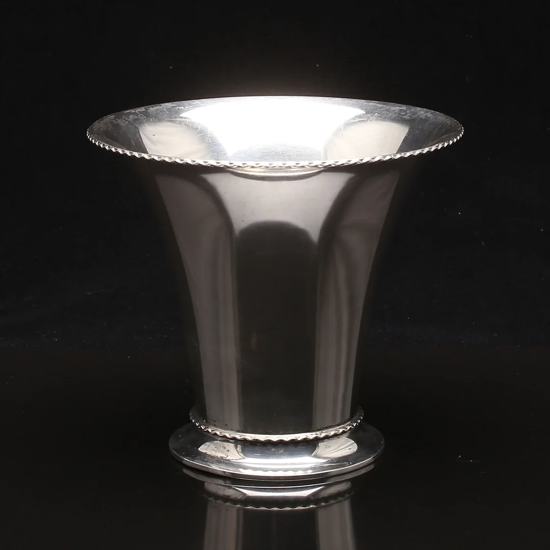 BÄGARE i silver, Markströms Guldsmeds AB K G, Uppsala, 1939. — Silver — Garpenhus Auktioner