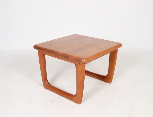Niels Bach. Beistelltisch/Coffee Table von Niels Bach für Moelfabrik Randers, Dänemark, 1960er Jahre.
