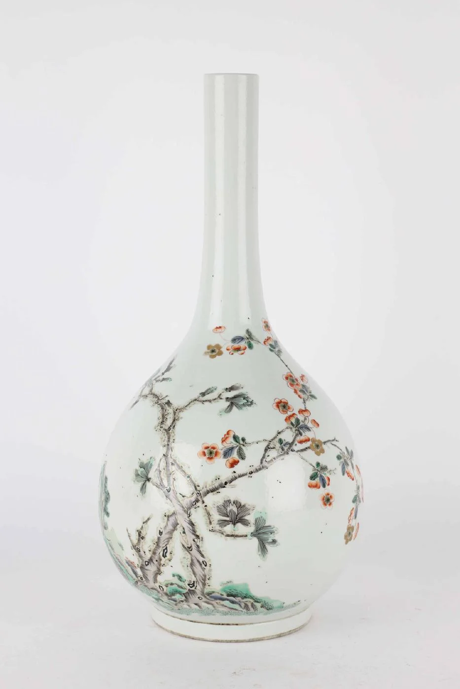 Chinese porcelain vase, globular with long neck, 20th century. — Hobby and collectibles/Asian art — Lauritz