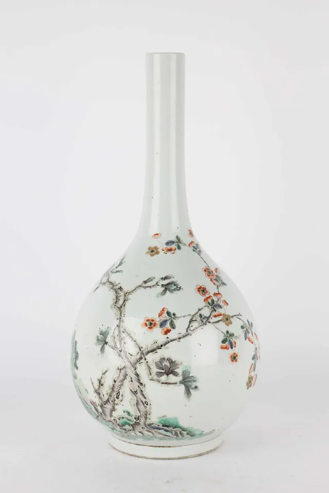 Chinese porcelain vase, globular with long neck, 20th century.
