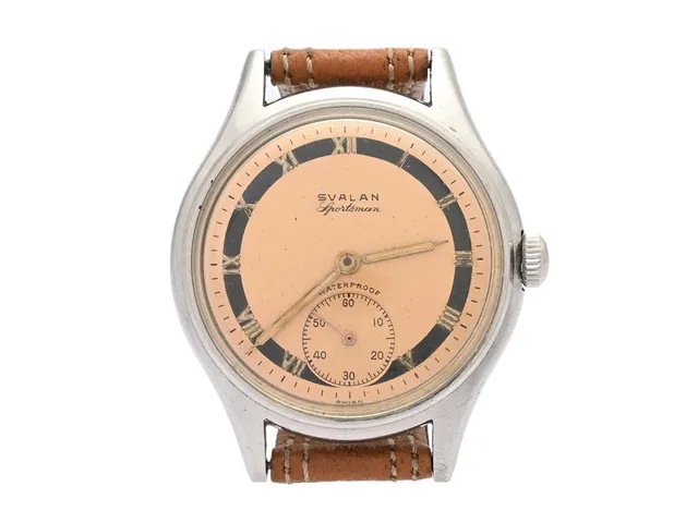 SVALAN, Sportsman, Verk nr. 113012, herrur, 36 mm, stål, manuell, plexiglas, liten sekundvisare, skadad urtavla, läderband, ca 1950.