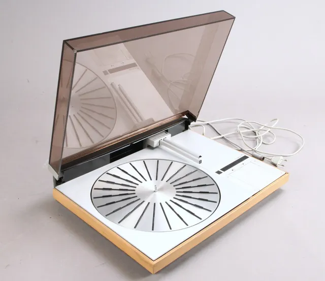 Jacob Jensen for Bang & Olufsen. Beogram 4000 tangential turntable