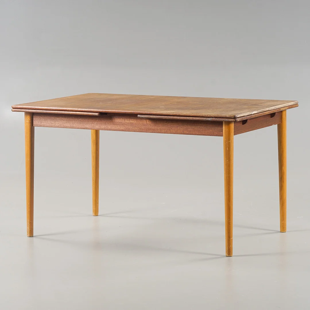 NILS JONSSON. Matbord "Bjärni" Troeds, Bjärnum, 1960-tal. — Tables — Karlstad Hammarö Auktionsverk