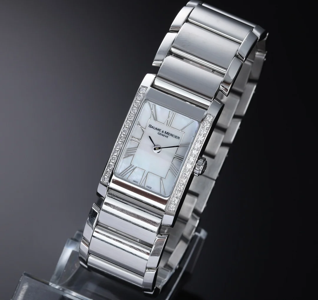 Baume & Mercier 'Hampton'. Dameur i stål med perlemorsskive og brillanter, 2000'erne — Watches and clocks/Ladies watches — Lauritz