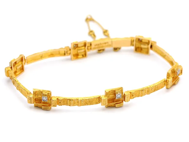 BJÖRN WECKSTRÖM, armband, Lapponia, 18K guld/platina, modell Diamond Etopes, 6 åttkantslipade diamanter ca 0,12 ct, ca TW/VS, längd 16 cm, vikt 15,1 g, säkerhetskedja, Finland, 1976,, svart påse.