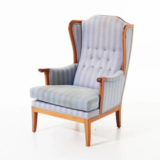 CARL MALMSTEN. "Husfadern", fåtölj, OH Sjögren, Jubileumsmodell 1988, mahogny, randig klädsel, lös sittplymå, rygg delvis djuphäftad, skyltmärkt.
