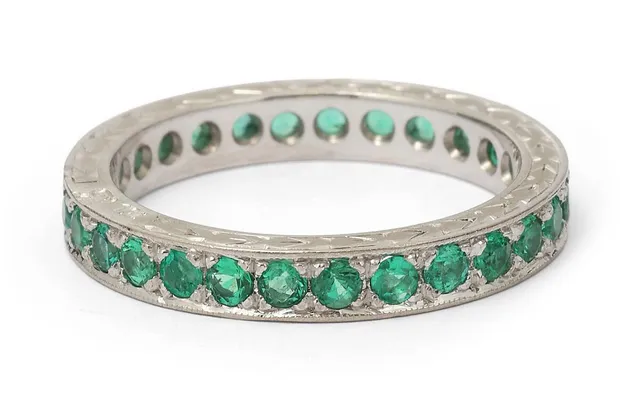An emerald ring set with numerous circular-cut emeralds mounted in 18k white gold. Weight app. 4.1 g. W. 3 mm. Size 52.5.