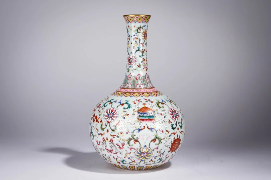 Chinese bottle vase made of porcelain — Hobby and collectibles/Asian art — Lauritz
