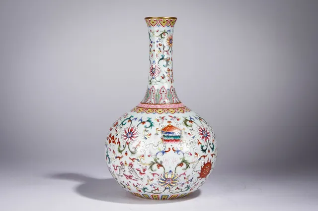 Chinese bottle vase made of porcelain