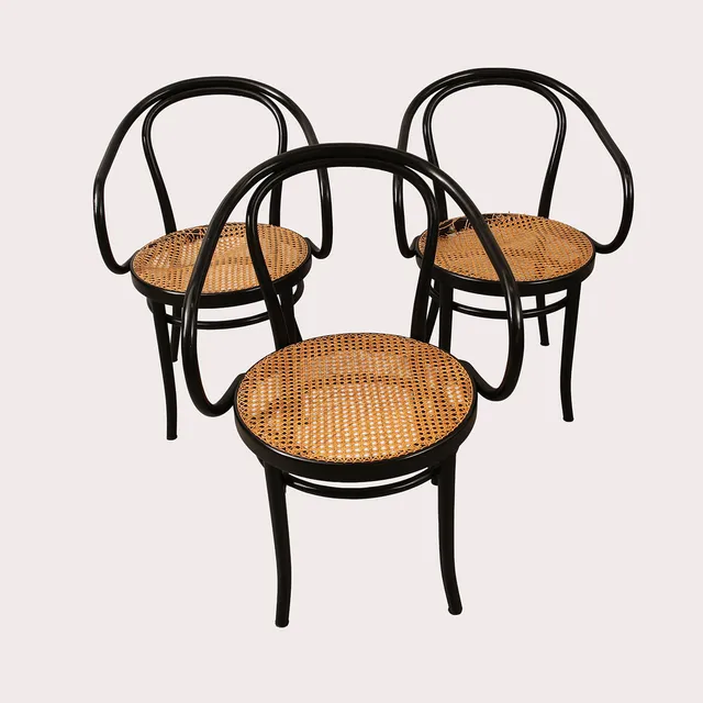 FAMEG, karmstolar, "Thonet No 30", svartbetsat böjträ, sits klädd i rotting, märkta FAMEG. 3 stycken.