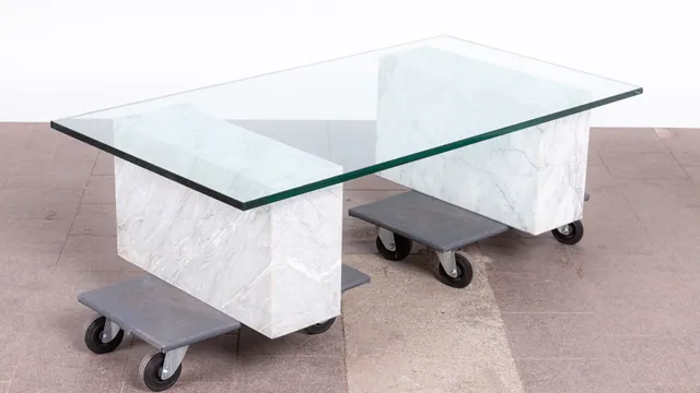 Tisch / Couchtisch, Marmor / Glas, Italien, 1960er Jahre.
