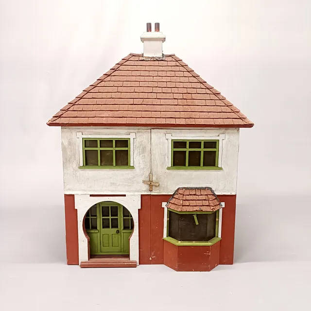VINTAGE WOODEN DOLLS HOUSE.
