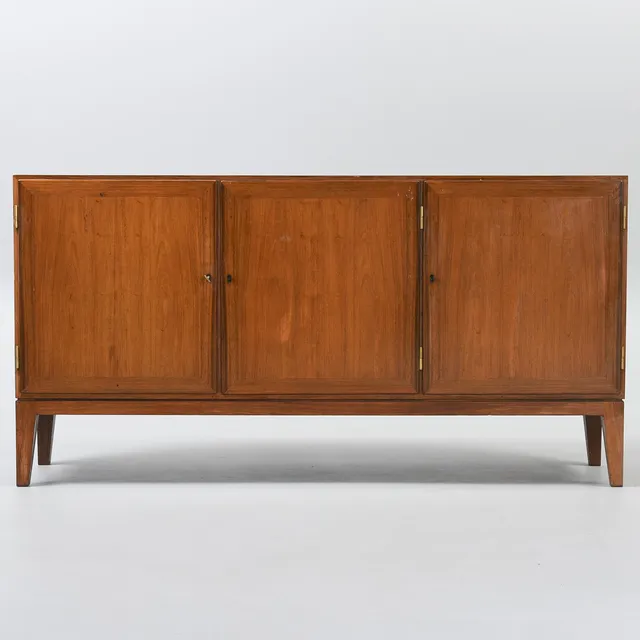 KAJ WINDING. (F. 1904). Lav skænk af palisander. Fremstillet hos snedkermester P. Jeppesen. Danmark, 1950-60'erne.