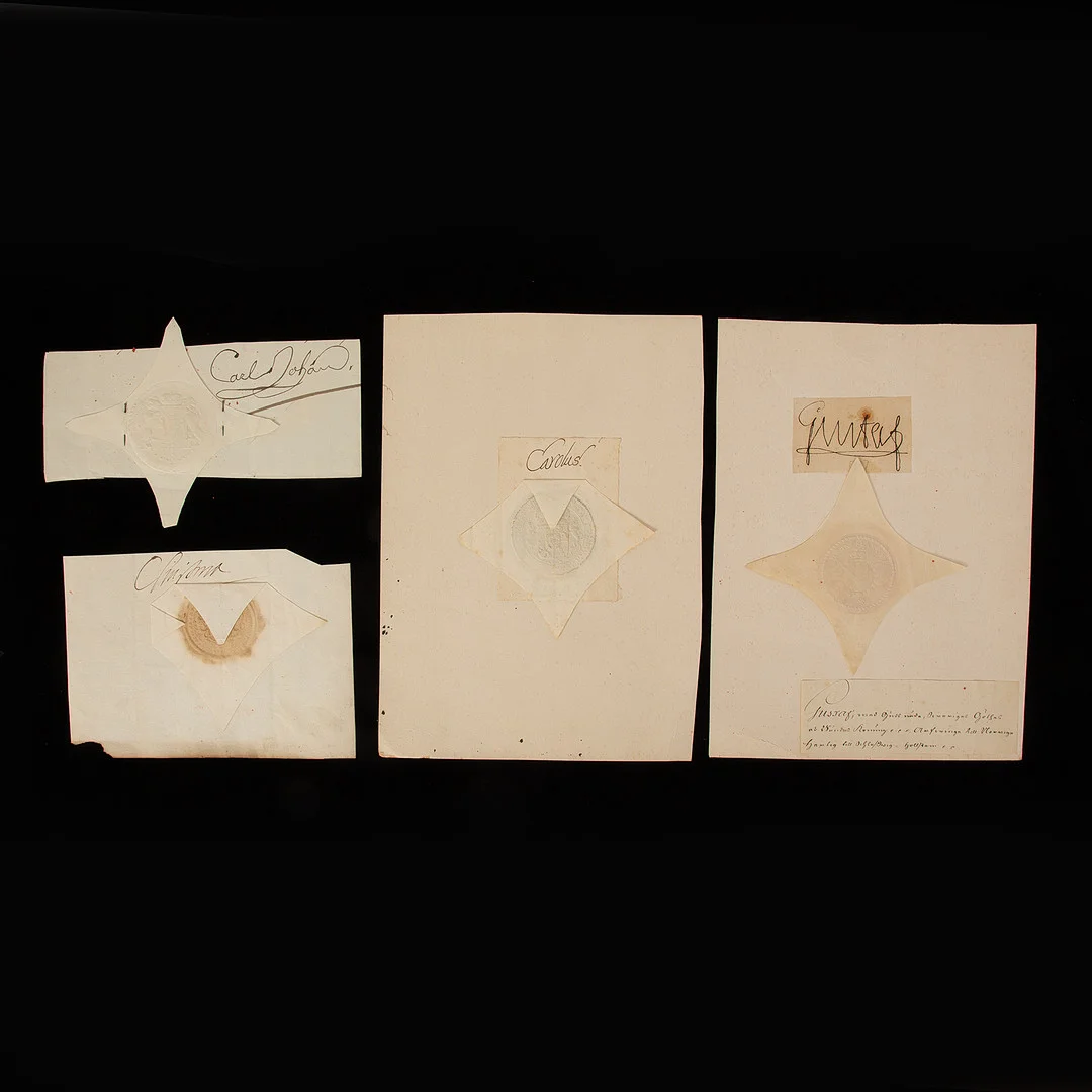 KUNGLIGA SIGNATURER MED SIGILL. Fyra stycken, Gustav III, Christina, Carl-Johan (Karl XIV Johan) och Carolus (Karl XII). — Autographs & Manuscripts — Stockholms Auktionsverk Göteborg