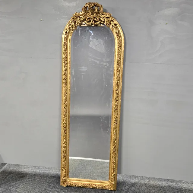 ORNATE GILT ARCH MIRROR.