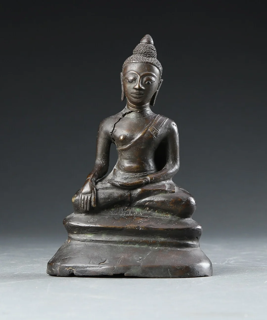Buddha af bronze,Thailand, 1800-tallet — Hobby and collectibles/Asian art — Lauritz