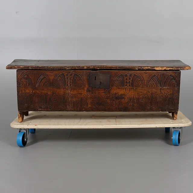 A LATE 17TH CENTURY OAK COFFER.