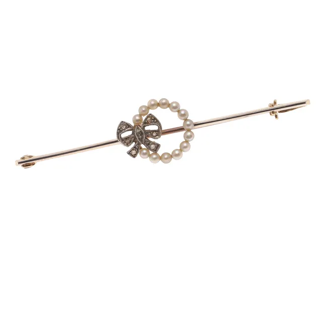A DIAMOND, PEARL AND 15CT GOLD BROOCH.