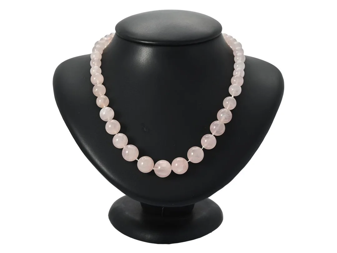 COLLIER, rosenkvarts, lås i silver, agat i låset, längd 56 cm, doserad, vikt 46,7 g. — Smycken/Collier — Kaplans