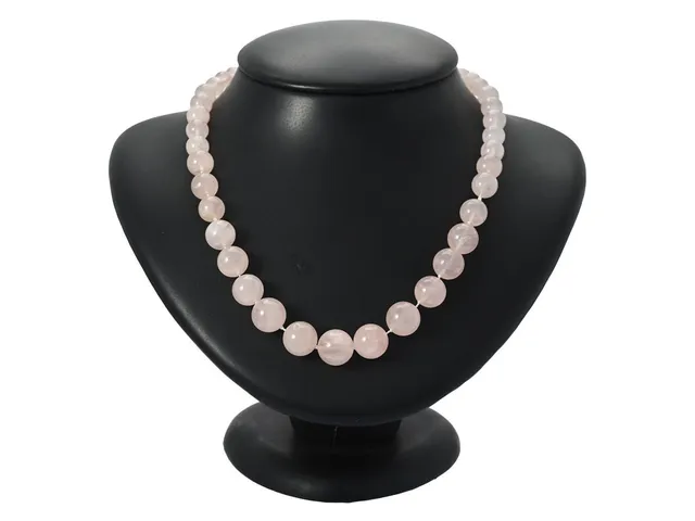 COLLIER, rosenkvarts, lås i silver, agat i låset, längd 56 cm, doserad, vikt 46,7 g.