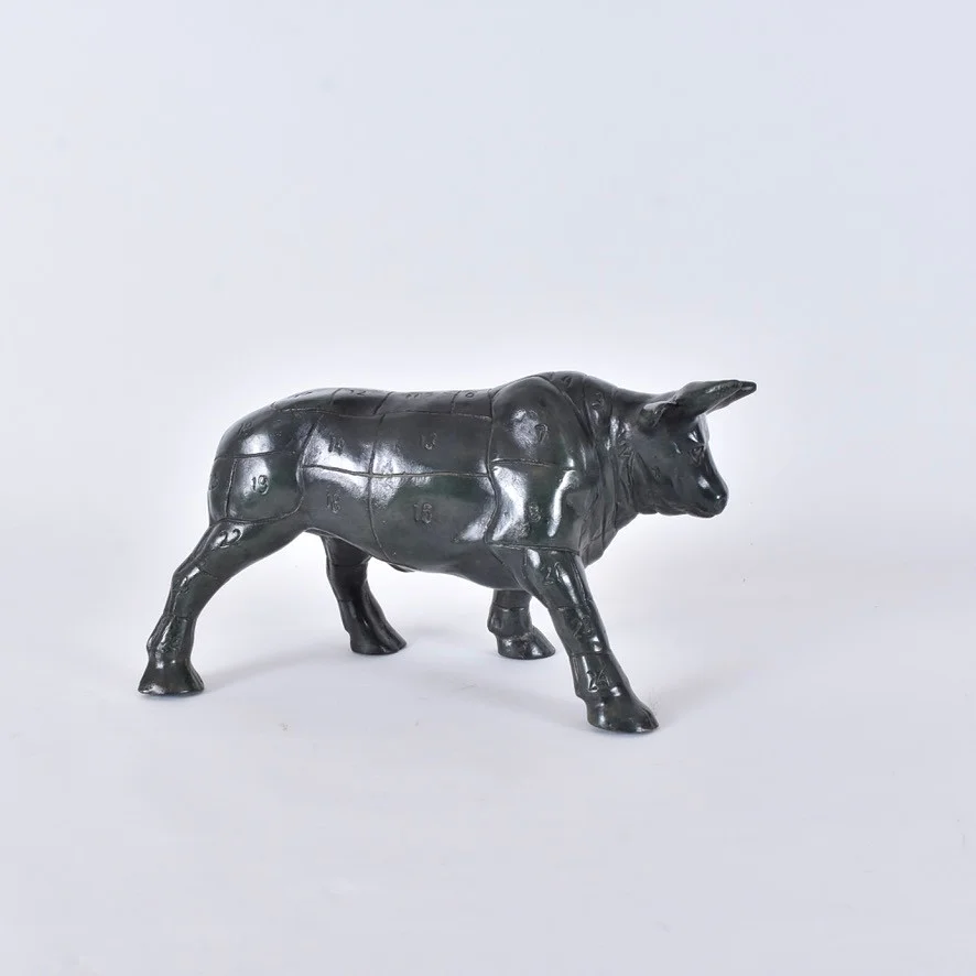 ANDREAS WARGENBRANT. SKULPTUR, Bull, styckningsschema, grönpatinerad brons. — Sculptures & Bronzes — Halmstads Auktionskammare