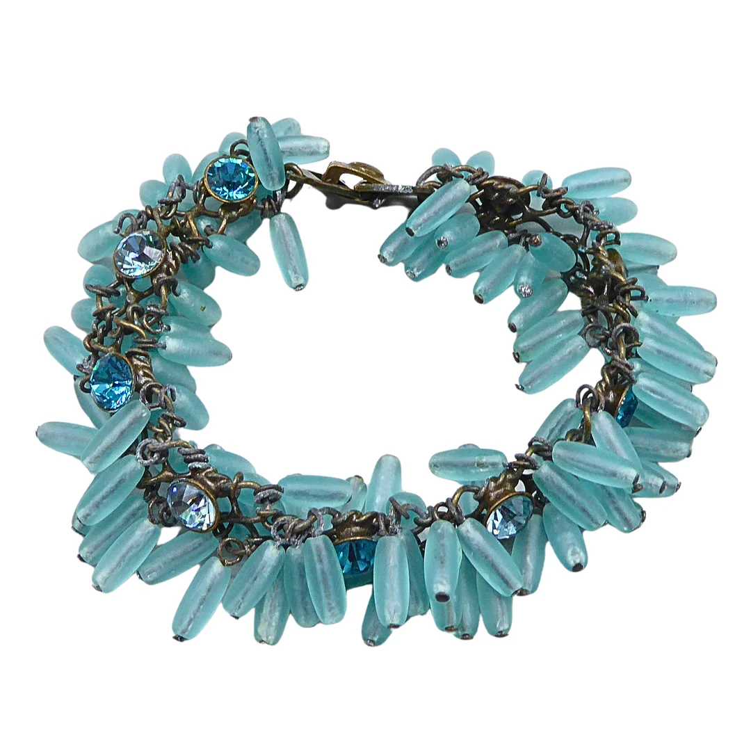 KONPLOTT FRANSEN-ARMBAND MIT BLAUEN GLASPERLEN UND KRISTALLEN. — Bracelets — Auktionshaus Stuber's Hammerschlag