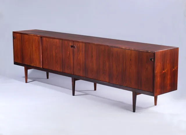 Henry Rosengren Hansen. Low sideboard from the 1950s/60s made of rosewood