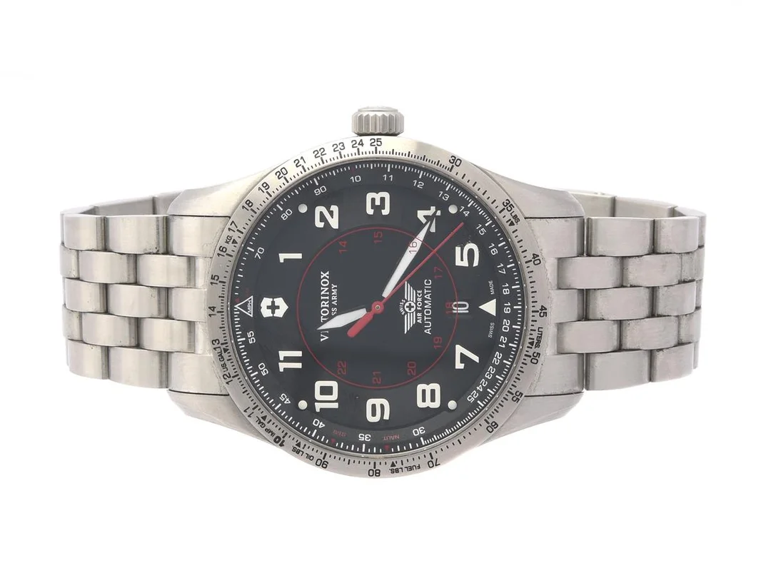 Victorinox, Airboss, herrur, 42mm, automatisk, safirglas, stål, datum, 100M, Refnr V241888, Boettnr 190902431, glasbaksida, viklås, cert, maj 2020, manual, box, ytterkartong — Klockor/Boss — Kaplans