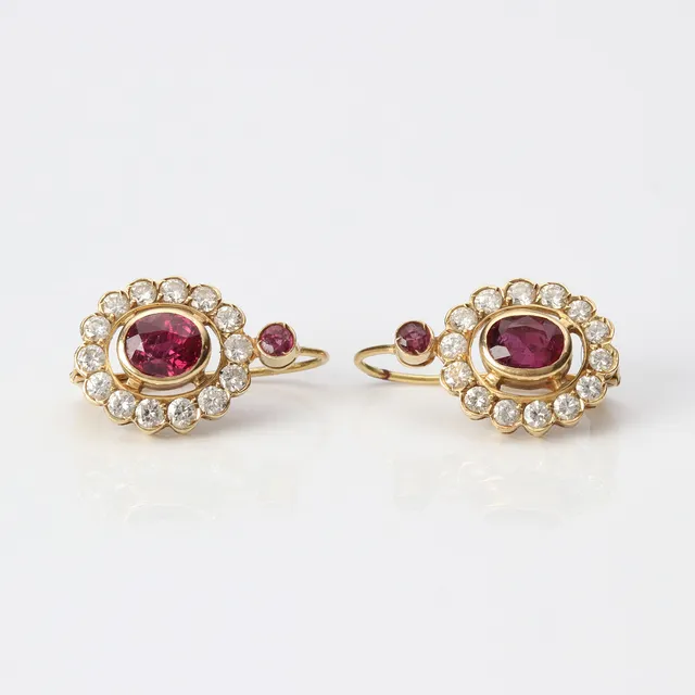 RUBIN & DIAMANTÖRHÄNGEN 18K.