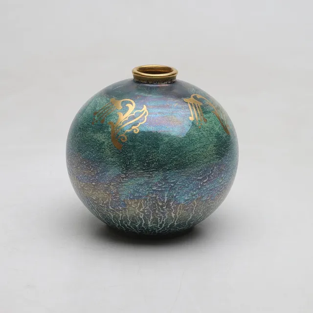 JOSEF EKBERG. Klotvas, flintgods, lysterglasyr med gulddekor, Gustavsberg, 1930/40-tal.