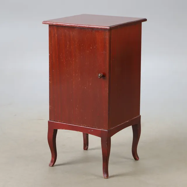 SÄNGBORD, mahogny, 1900-talets andra hälft.
