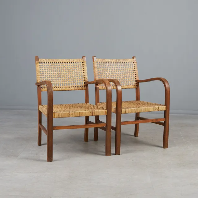 ERICH DIECKMANN. IM STIL VON. Zwei Stühle / Sessel, Holz, Bambusgeflecht, 1940er / 1950er Jahre (2).