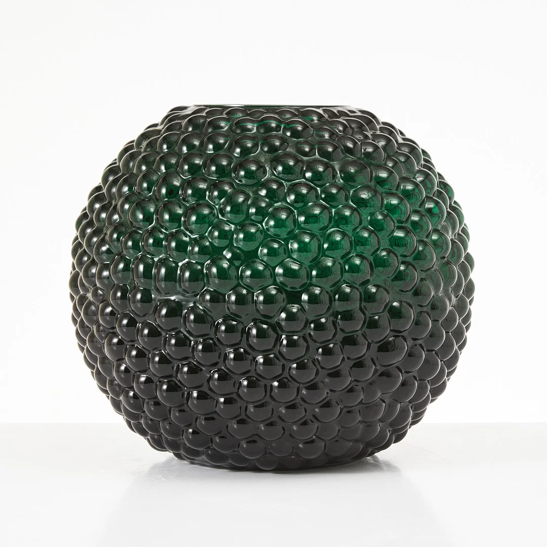 CARINA SETH ANDERSSON. "Dagg", vas i grönt glas, för Firma Svenskt Tenn, formgiven år 2009. — Utility glass — Stockholms Auktionsverk Magasin 5
